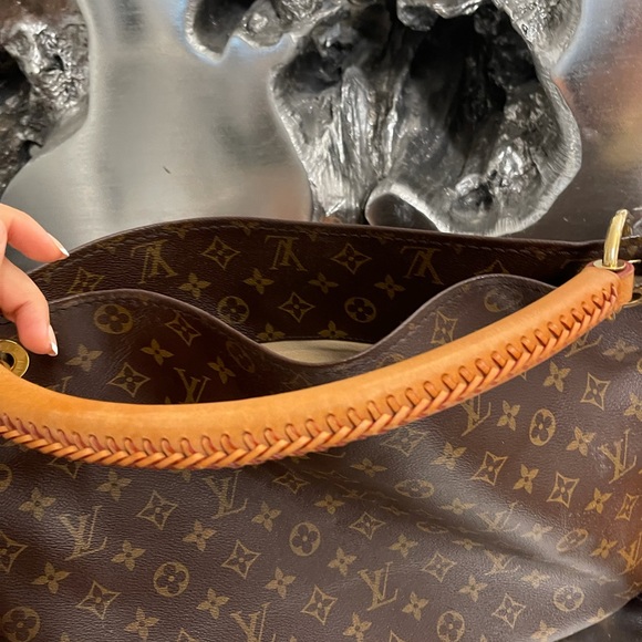 Louis Vuitton Artsy MM - Picture 11 of 14